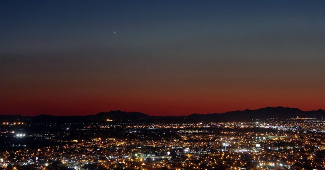 The moment Venus and Jupiter met each other in the sky all over the world