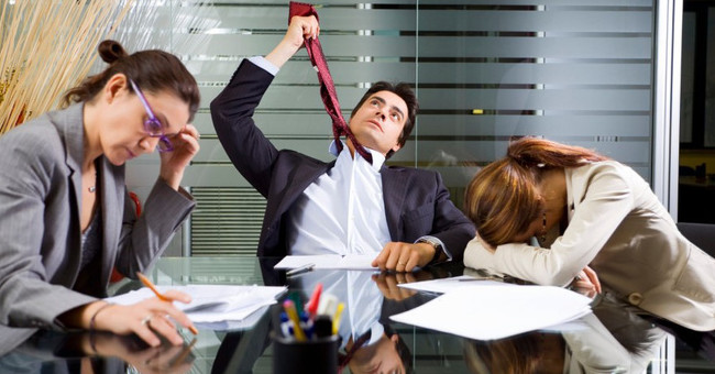 The more we are afraid of being chased, the better we work?
