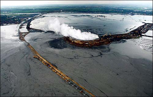 The mud disaster spread in Indonesia