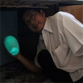 The mysterious glowing stone in the night in Dong Nai