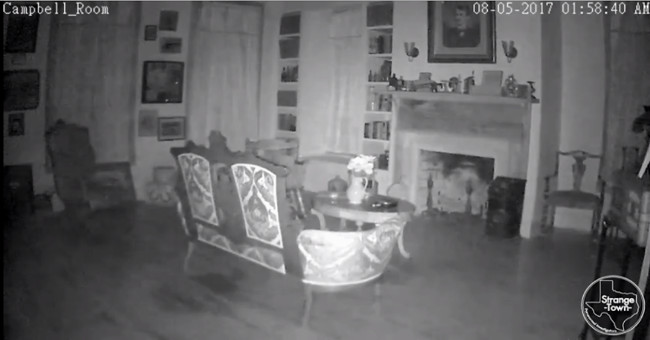 The mysterious mist appeared in the haunted hotel in America