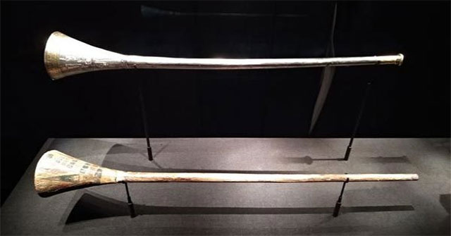 The mysterious trumpet carries the curse of the Egyptian pharaoh