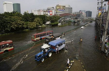 The number of people who die from floods continues to rise, the country continues to penetrate Bangkok