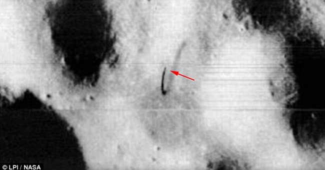 The object looks like a 5,000m high antenna on the Moon