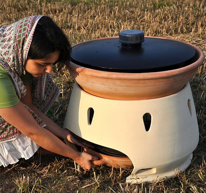 The oven distilled clean water thanks to the sunlight