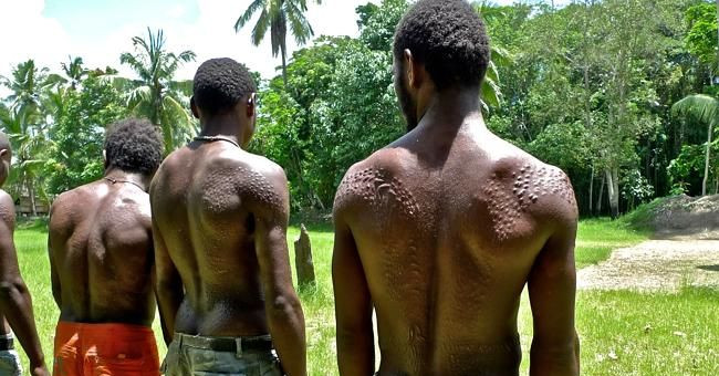 The peculiar custom of the tribe turns the body into ... crocodile