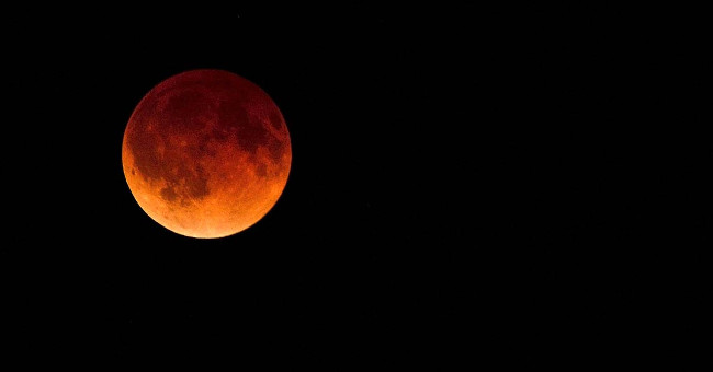 The phenomenon of blood moon on October 8 and the legend of the 4-moon period