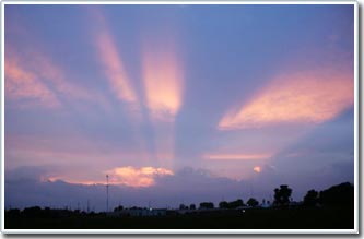 The phenomenon of clouds shines at night