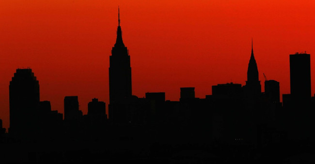 The phenomenon of East Asia sky was red during the 9 days of 1770
