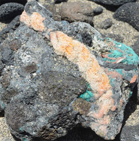 The phenomenon of 'plastic hybrid stone' - The consequence of pollution