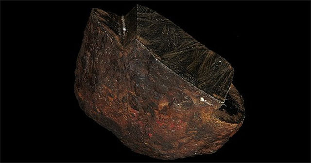 The planet shattered, dropping strange materials into Australia
