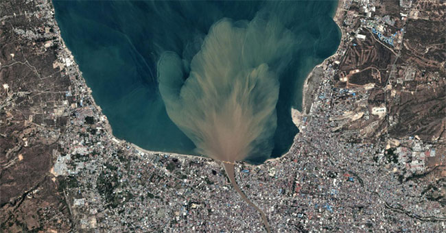 The previous image - how much later the earthquake made 1200 people die in Indonesia