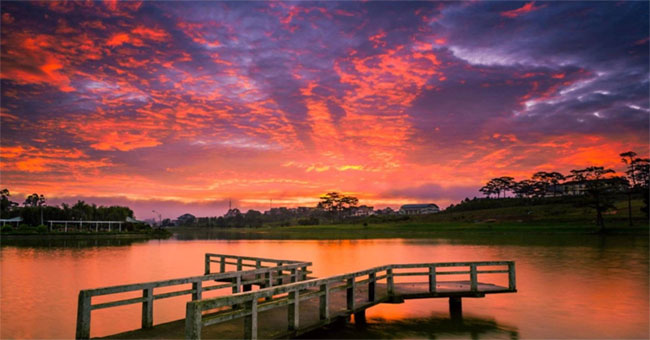 The reason the sky at sunset is red