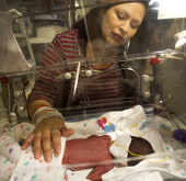 The record lays 2 twins at the same time