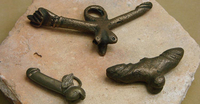The Roman house of 1,900 years is covered with phallus leaves