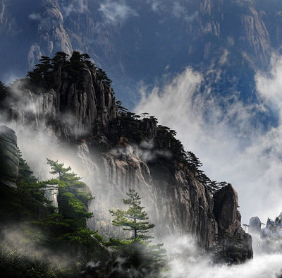 The scene of the summit of Quang Minh where martial Lam gathered