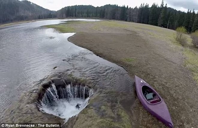 The secret has no solution at the heart of Lost Lake in Oregon