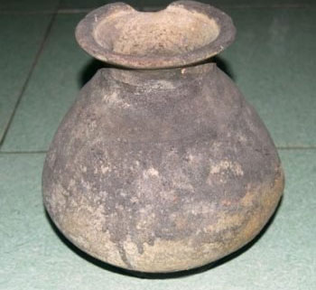 The secret of the ancient vase was recovered in the Huong River