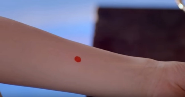 The secret of the archery - red lipstick checks the virginity of old women