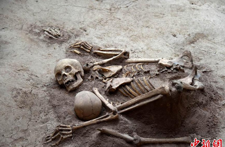 The skeleton of her mother shielded her in the earthquake 4,000 years ago.