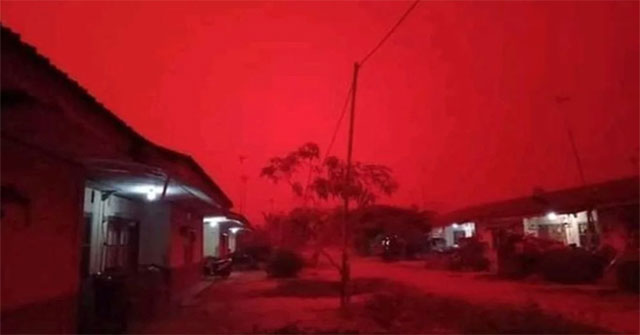 The sky in Indonesia turns red due to dense haze