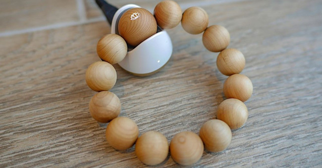 The smart necklace keeps track of recollections