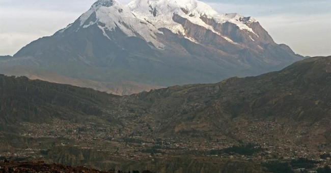 The snowpack in Bolivia is preserved in Antarctica for research