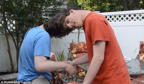 The strange gender of the twins sticks to the head