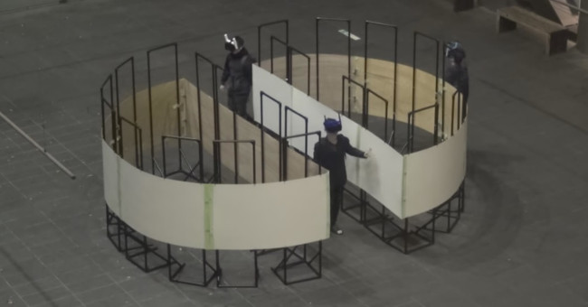 The system helps to move freely in the virtual world without fear of hitting walls