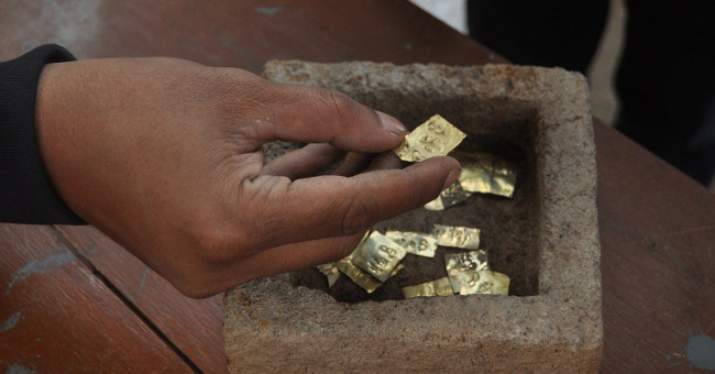 The thousand year stone box contains 22 gold pieces of wind god name