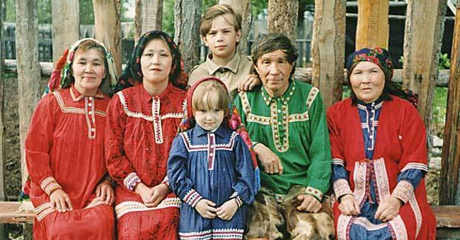 The tribal clan has a custom of exchanging wives and exchanging husbands for luck