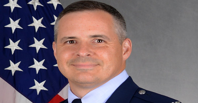 The US Air Force Colonel answered NASA's delicate problem and hugged about $ 15,000