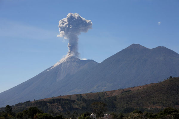 The volcano erupted violently in Guatemala, tens of thousands of people evacuated