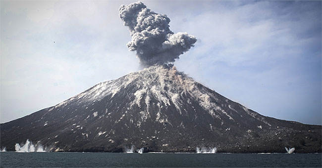 The volcano is behind the tsunami in Indonesia