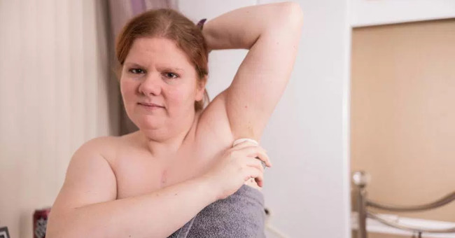 The woman suffers with a fishy smell like fish despite bathing hundreds of times a day