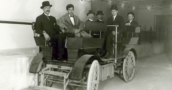 The world's first electric car model in the US parliament house