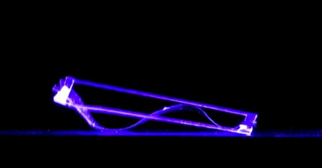 The world's first polymer material can move itself by light