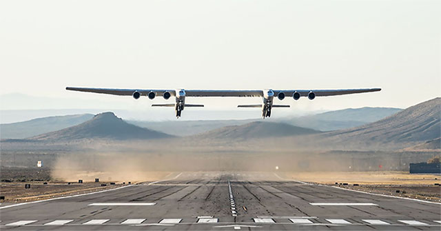 The world's largest aircraft has 6 Boeing 747 engines taking off for the first time