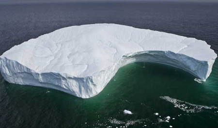 The world's largest ice island wanders over the ocean