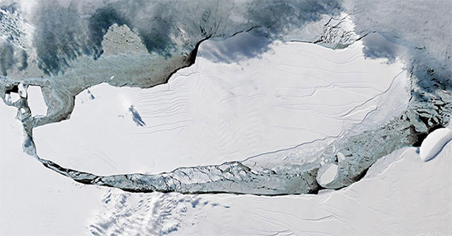 The world's largest iceberg is about to enter the Atlantic