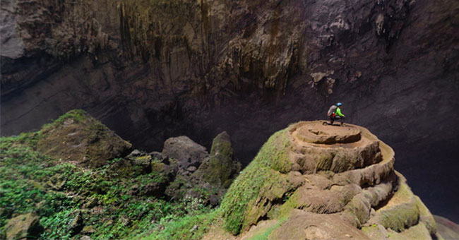 The world's largest journey through the dark in caves in Vietnam