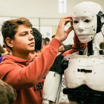 The world's youngest 3D printing robot maker