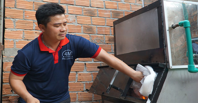 The young engineer built an incinerator combined with cheap boiling water