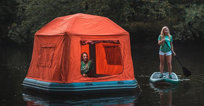 This floating hut is a dream gift for the people of the flood