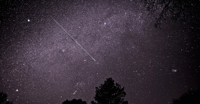 This week the world admires huge meteor shower with the naked eye
