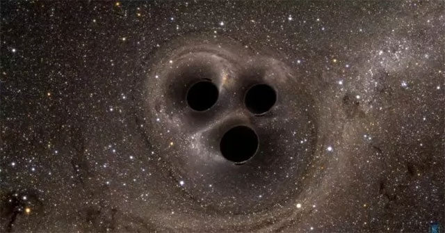 Three black holes revolve around each other before the clash