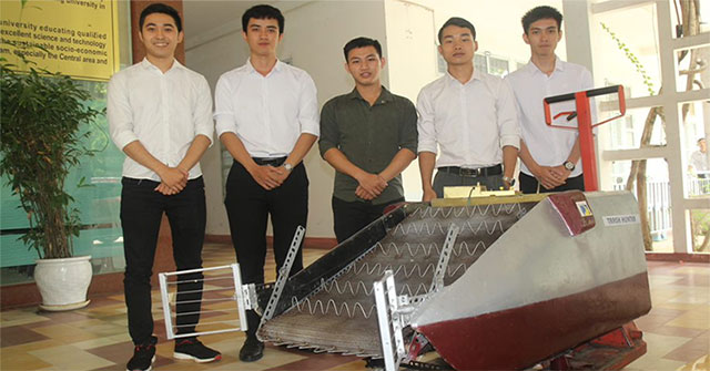 Three students with the invention of scavenging era 4.0