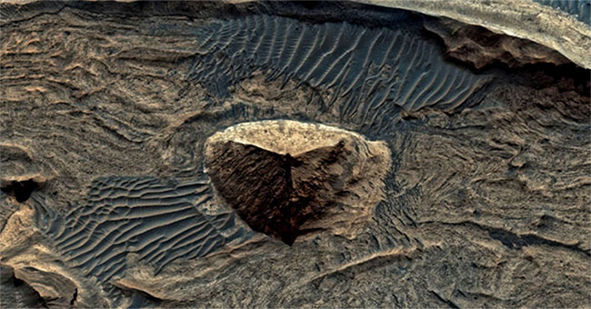 Three-sided pyramid object on Mars
