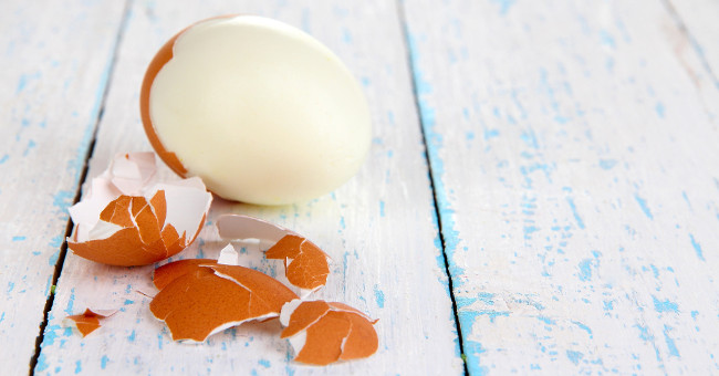 Tips for peeling boiled eggs very fast