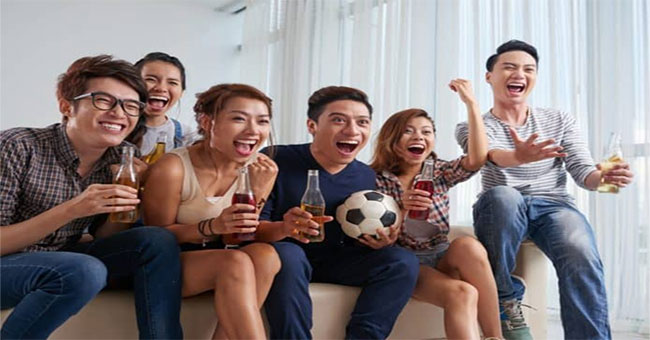 Tips for staying healthy when staying up late watching the World Cup